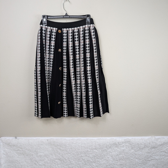 Aleezxa Paris Houndstooth Knit Pleated Skirt Button-Front Skirt - Picture 4 of 15
